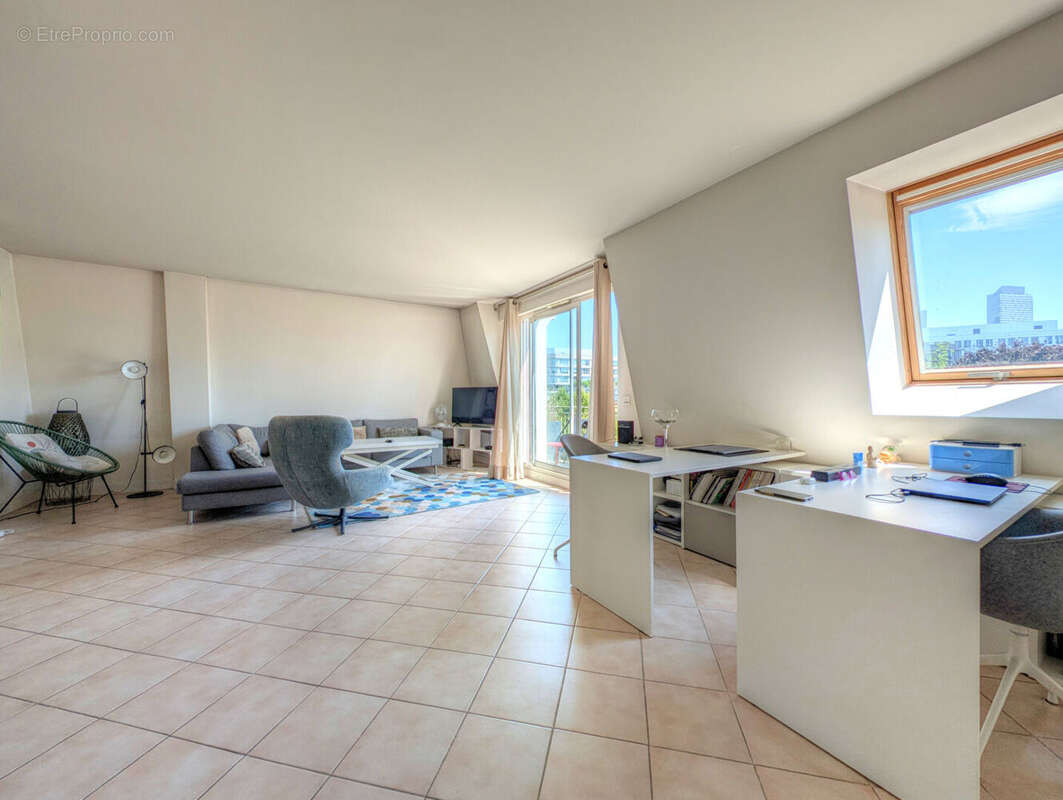 Appartement à LA GARENNE-COLOMBES
