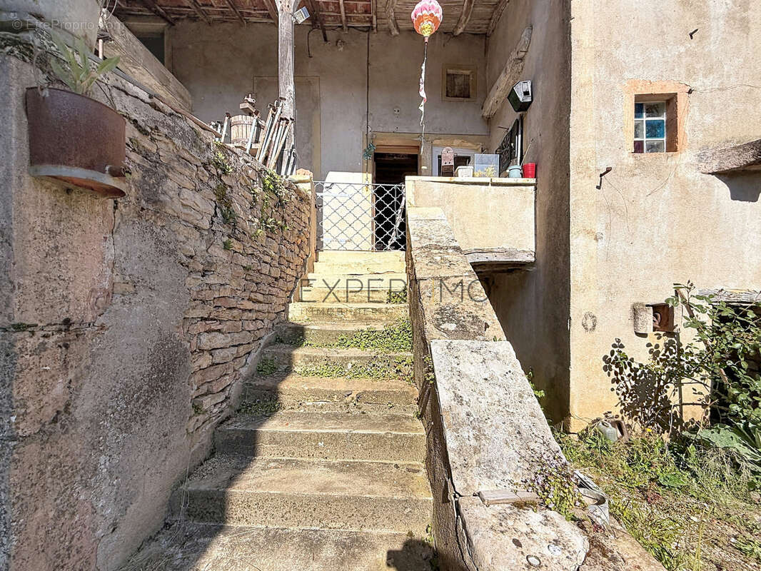 Maison à OZENAY