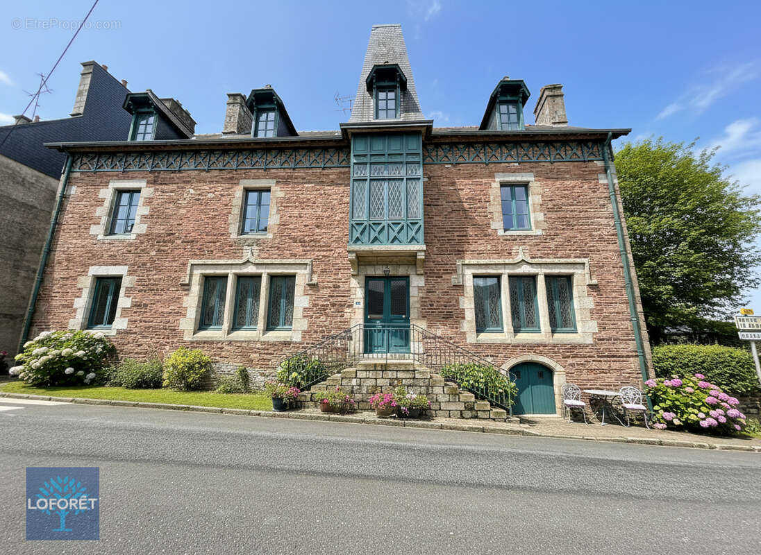 Maison à FOUGEROLLES-DU-PLESSIS