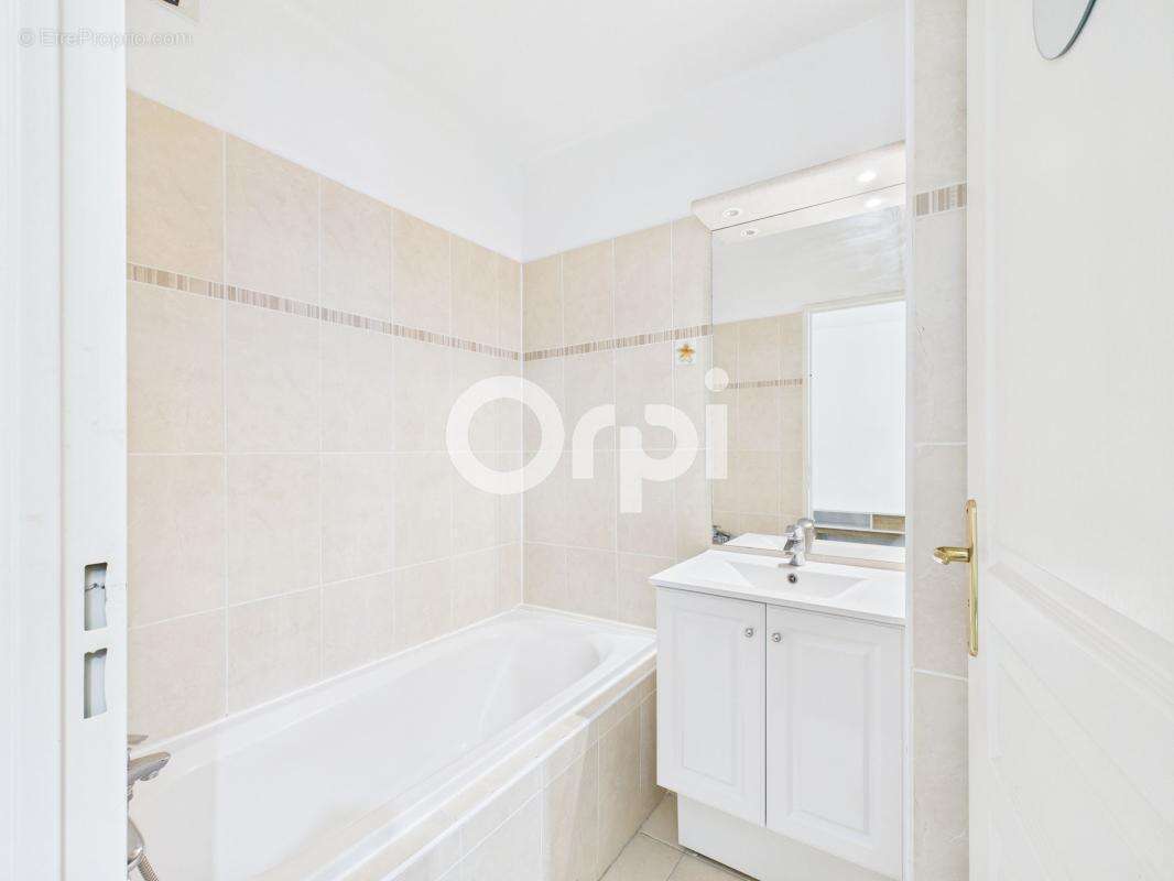 Appartement à MANDELIEU-LA-NAPOULE