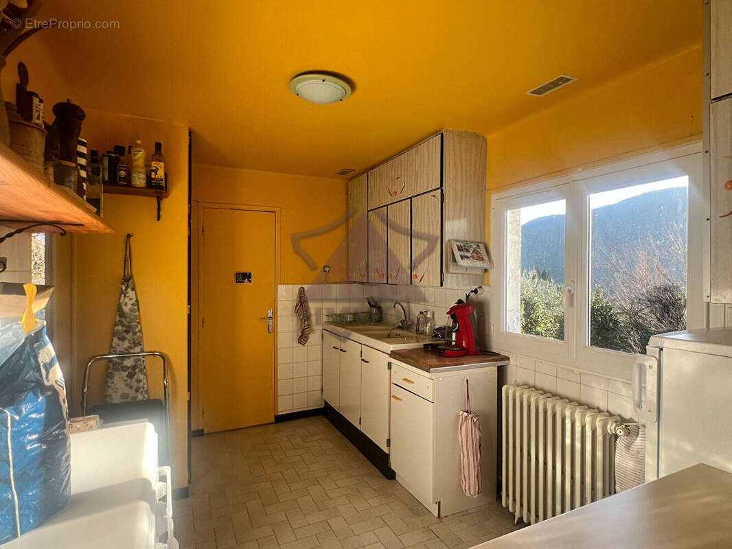 Exclusivité - Maison de plain pied dans un superbe environnement - photo 6