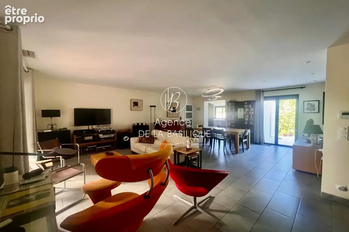 Maison 4 pièces 150 m² à vendre à Saint-Maximin-La-Sainte-Baume (83470) - photo 2