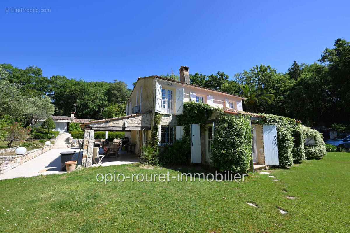 Maison à CHATEAUNEUF-GRASSE