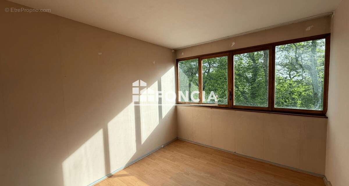 Appartement à LA CELLE-SAINT-CLOUD
