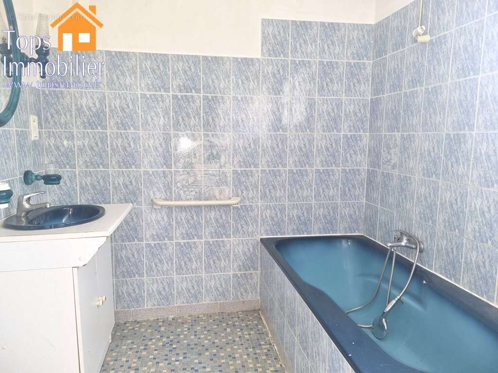 Maison de plain pied avec terrain et petite dépendance - photo 8