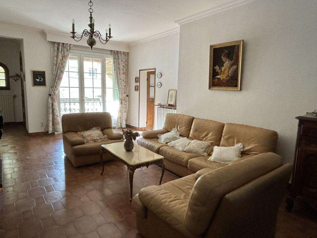 Maison à REMOULINS