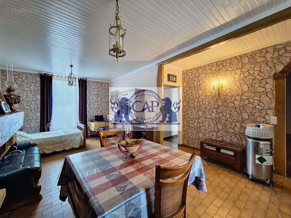 Maison à VILLENEUVE-LA-GUYARD