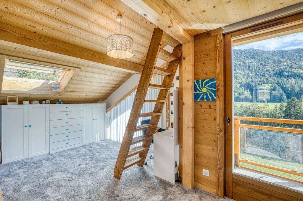 Chalet rénové à proximité de La Clusaz, Vue montagnes avec piscine - photo 9