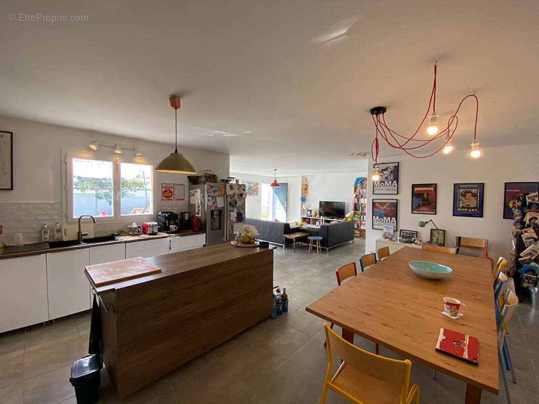 SAINT DENIS - très belle Villa de 2018 - 6 chambres - 153 m2 - photo 6