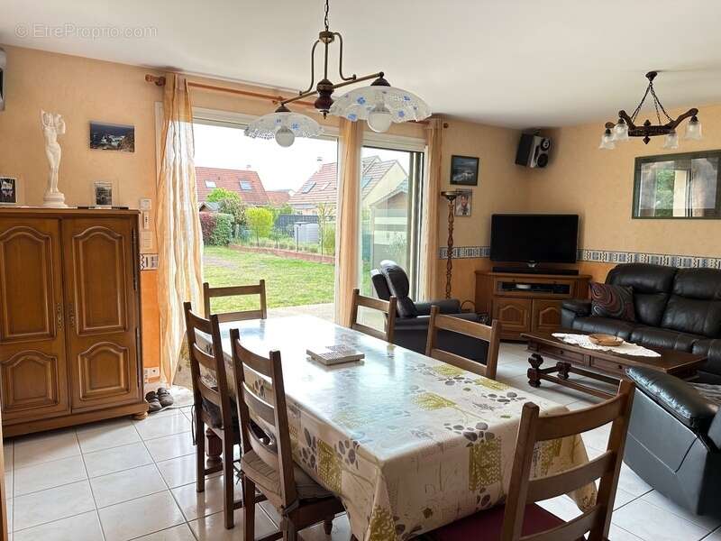 Maison à MONCE-EN-BELIN