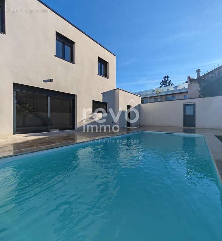 Maison à SAINT-JEAN-DE-THURIGNEUX