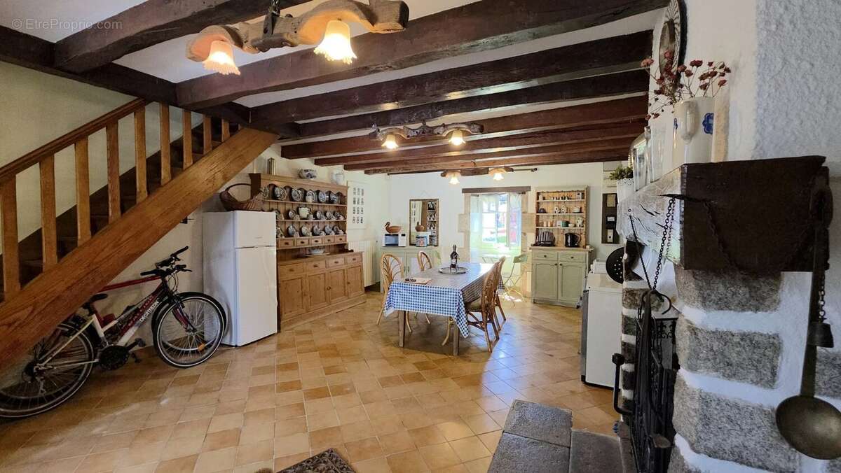 Maison à BUSSIERE-POITEVINE