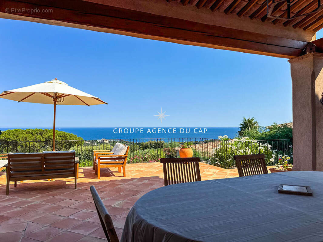 À vendre magnifique villa de type provençal aux issambres 180m2 vue mer sur le golfe de st tropez - photo 7