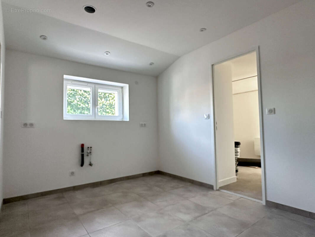 Maison entièrement rénovée - 4 chambres - Jardin à L'Isle-d'Espagnac - photo 14