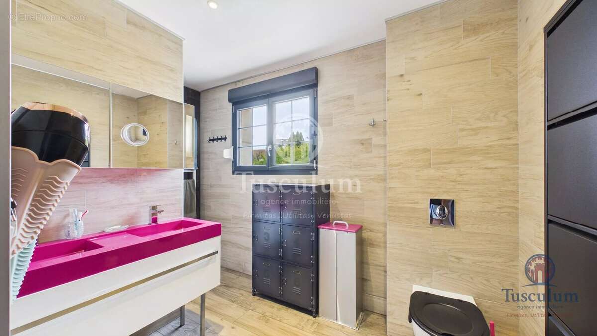 RUSSANGE – Maison familiale 4 chambres, bureau, véranda et double garage - photo 14