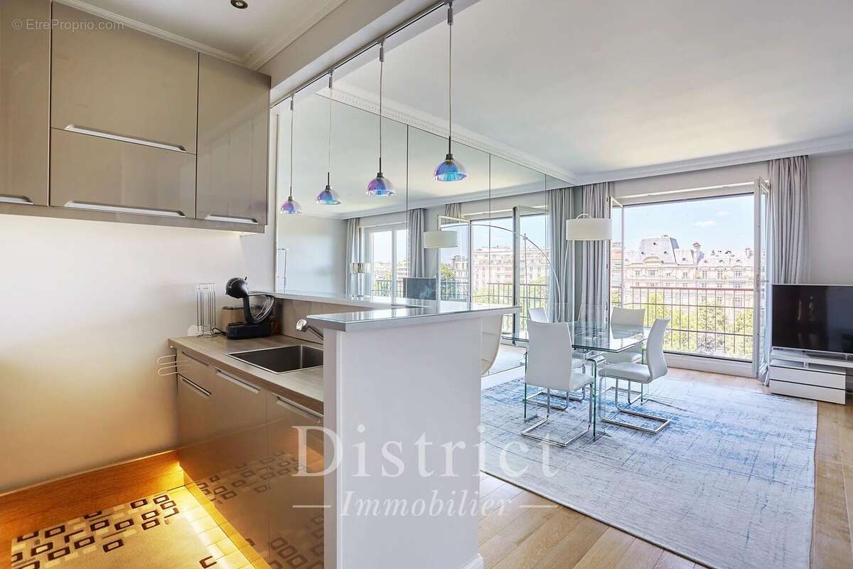 Appartement à PARIS-16E