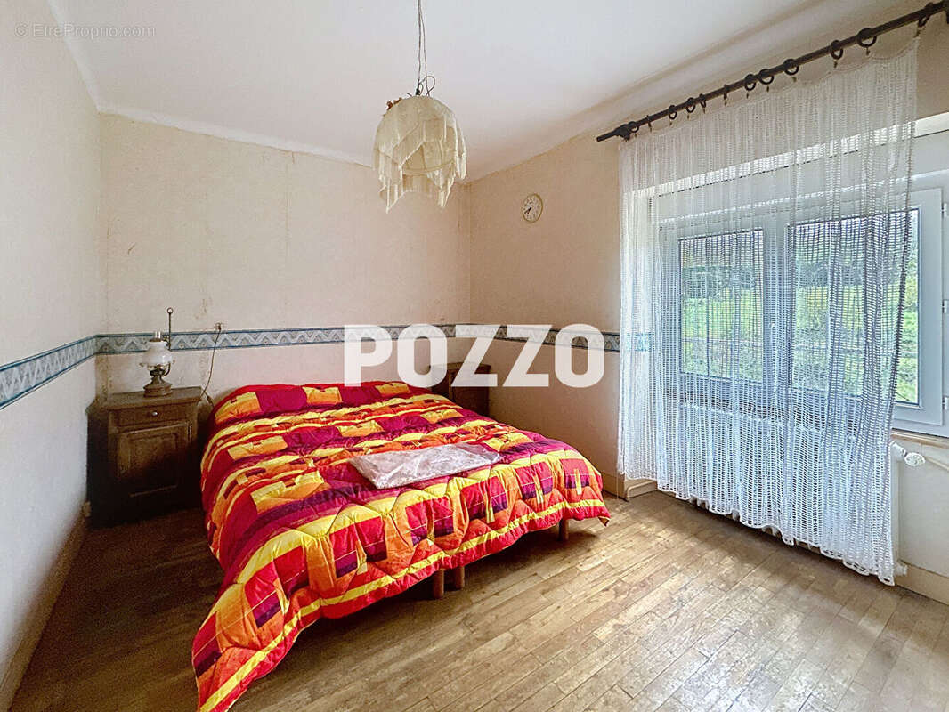 Maison à SAINT-LAURENT-DE-TERREGATTE