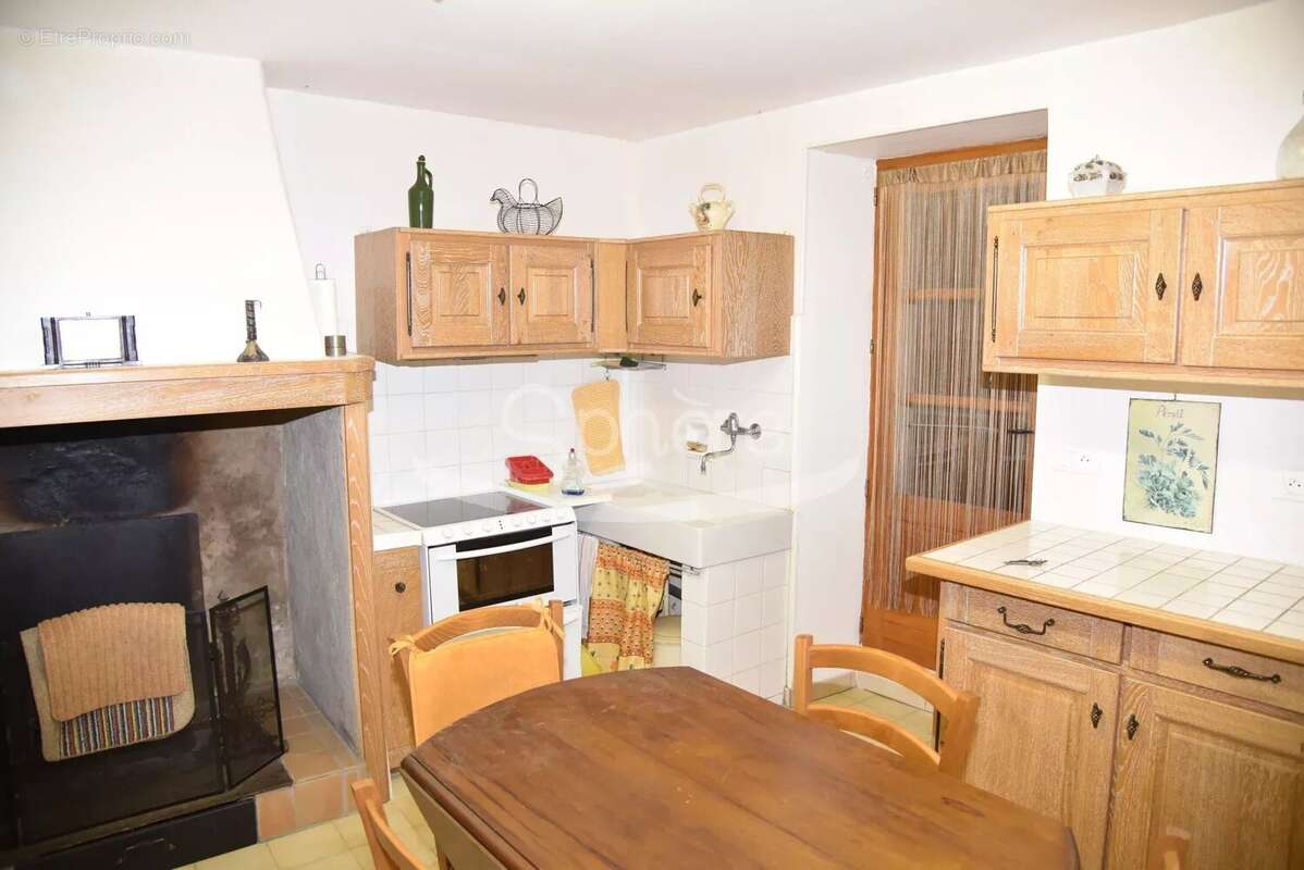 Maison à CONILHAC-DE-LA-MONTAGNE