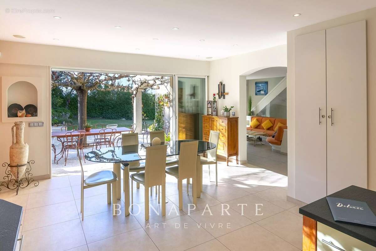 Superbe maison provençale de 155m² avec 4 chambres dont un t2 attenant - photo 8