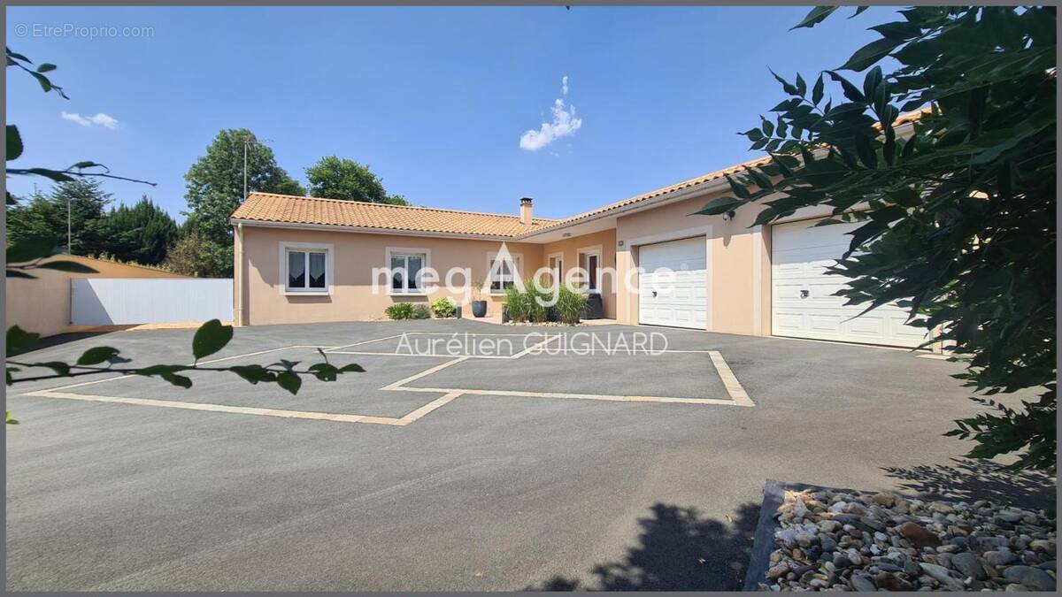 Maison à MONCOUTANT