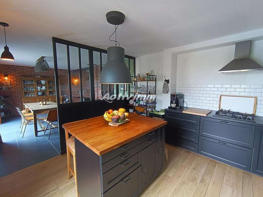 4262 22 - Maison à HUMIERES