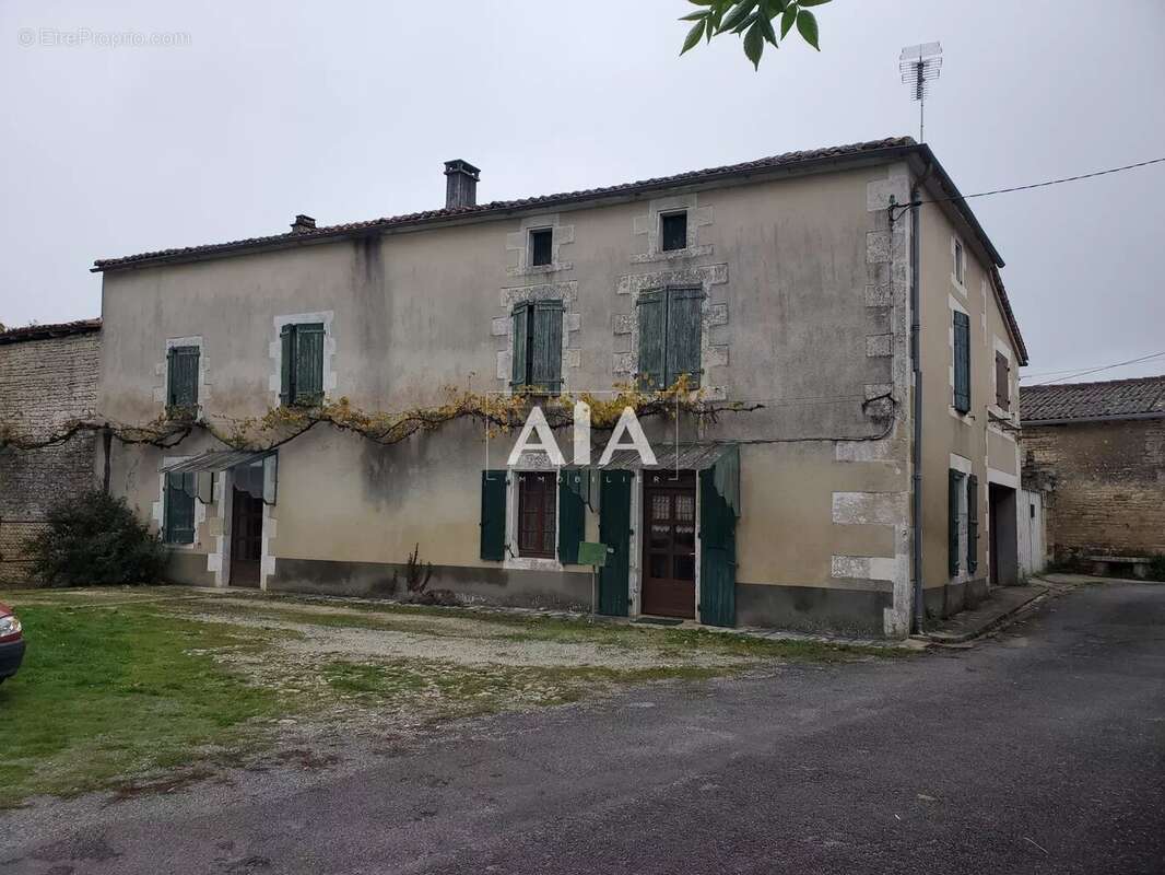 Maison à AUNAC