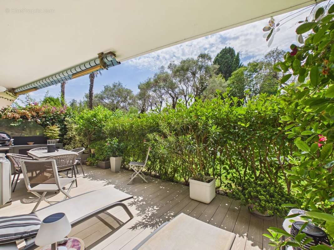 Rez-de-jardin d'exception dans résidence de standing avec piscine parc et gardien - garage fermé et cave. - photo 22