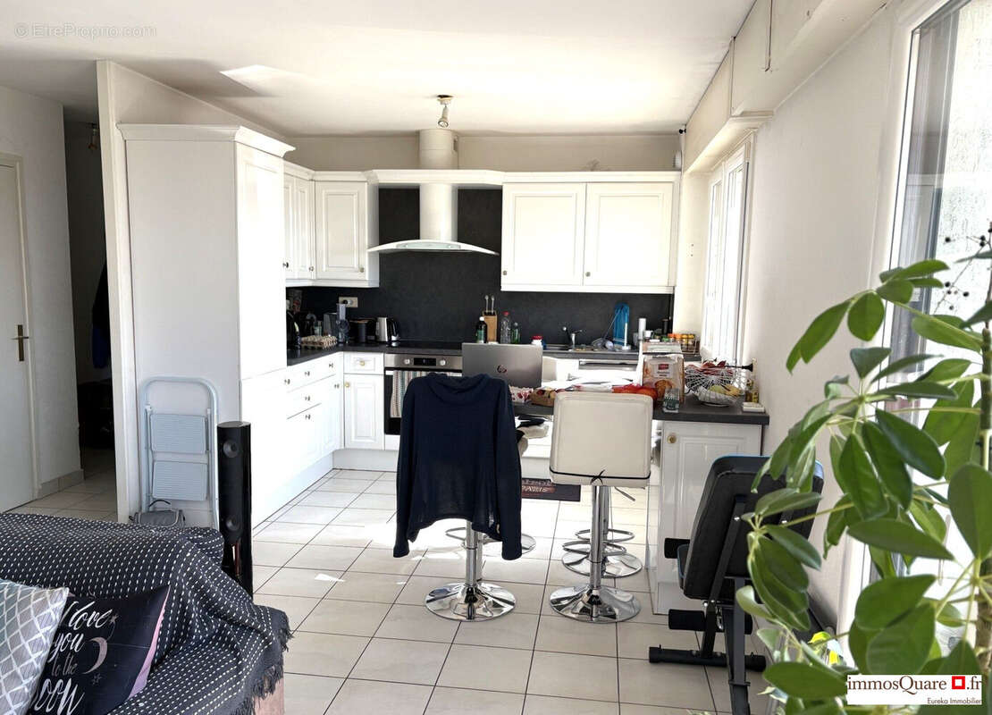 Appartement 70 m² à Gex  - photo 3