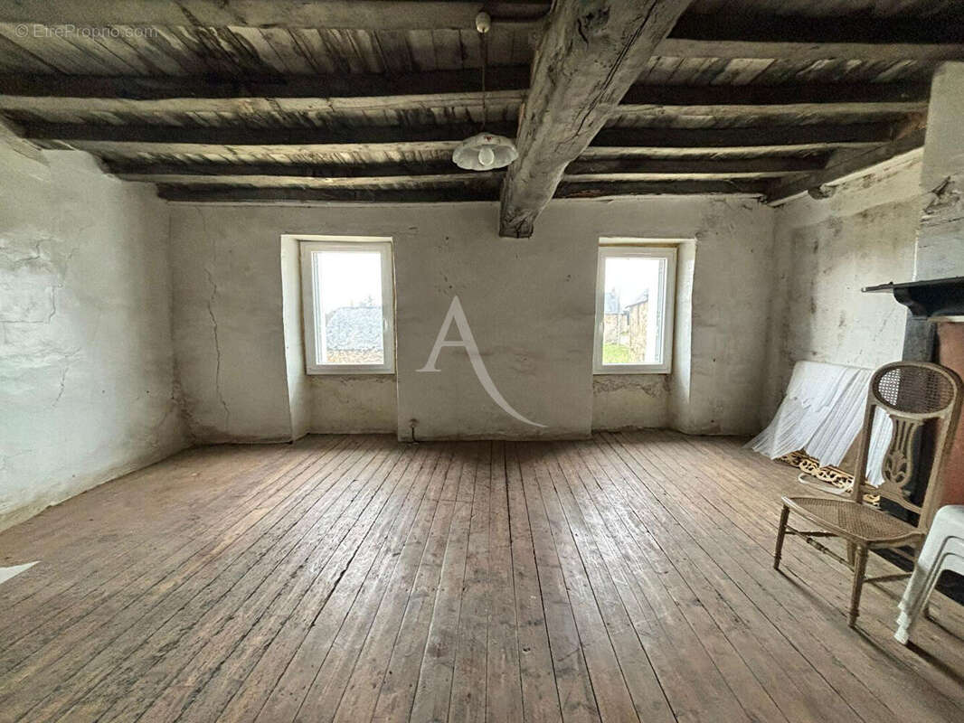 Maison à LA HAIE-TRAVERSAINE