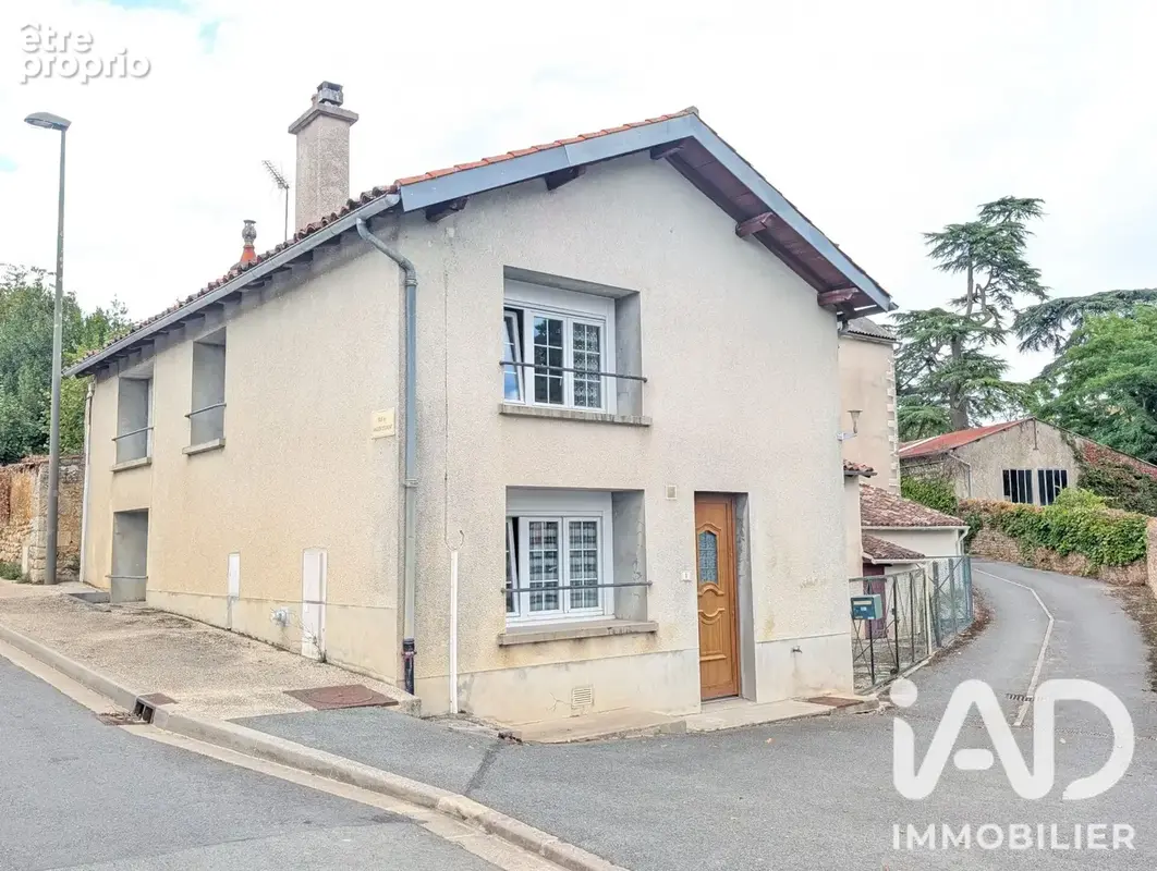 Photo 1 - Maison à NIEUIL-L'ESPOIR