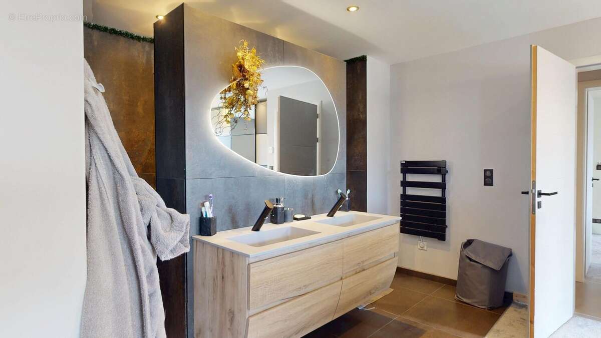 Appartement 245 m² à Fontcouverte-La-Toussuire  - photo 7