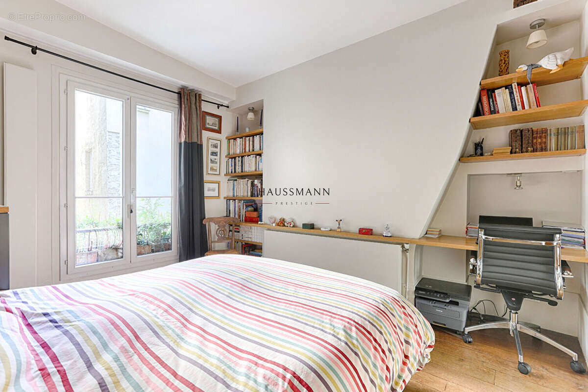 Appartement à PARIS-1E