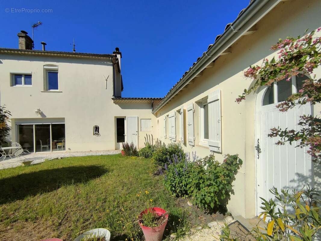 SAINT SELVE, maison de village de 156 m² - photo 3