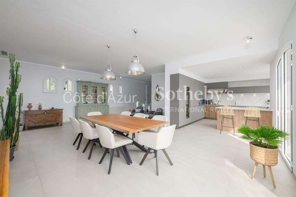 Villa d’exception avec vue mer, entièrement rénovée à La Roquette-sur-Siagne - photo 11
