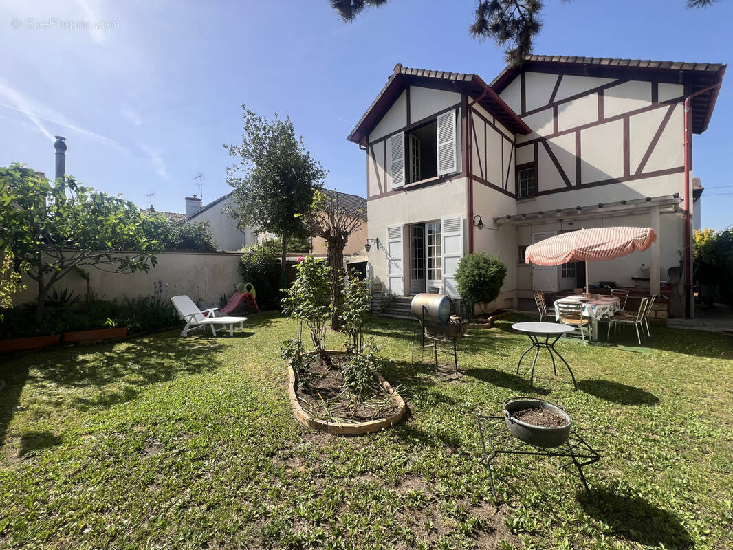 Maison à SARTROUVILLE