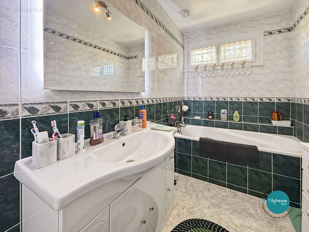 Maison à FONTENAY-LE-VICOMTE