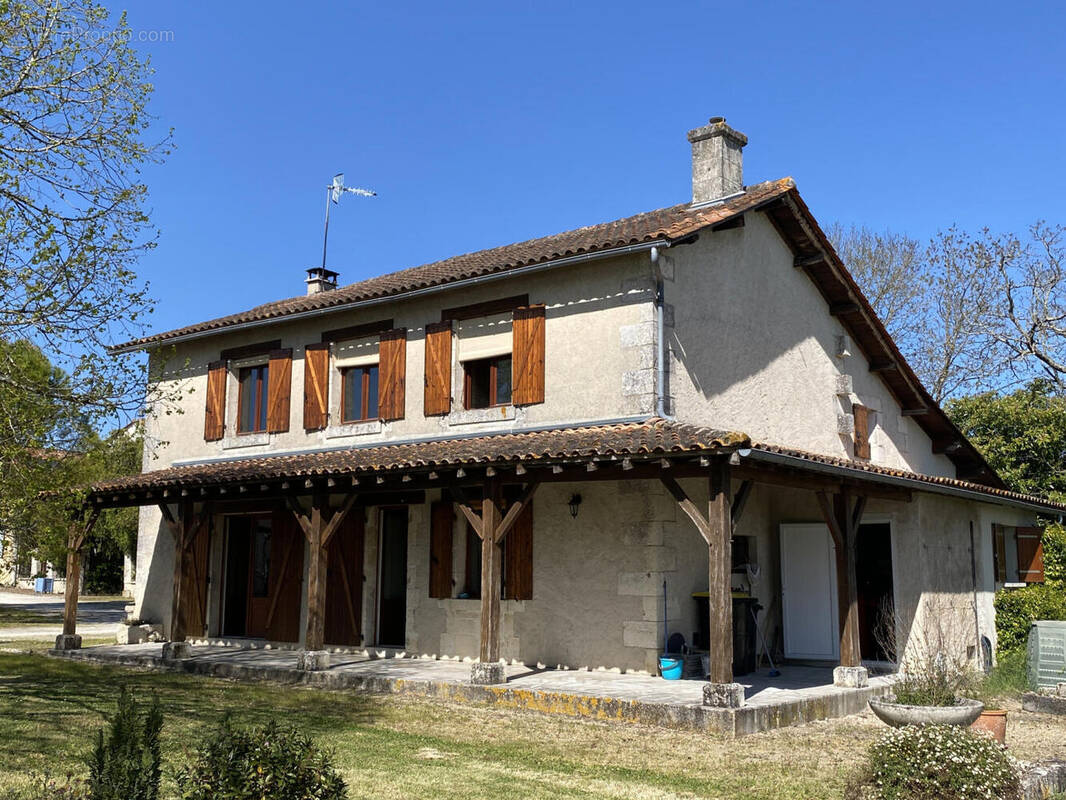 maison av 16390 - Maison à AUBETERRE-SUR-DRONNE