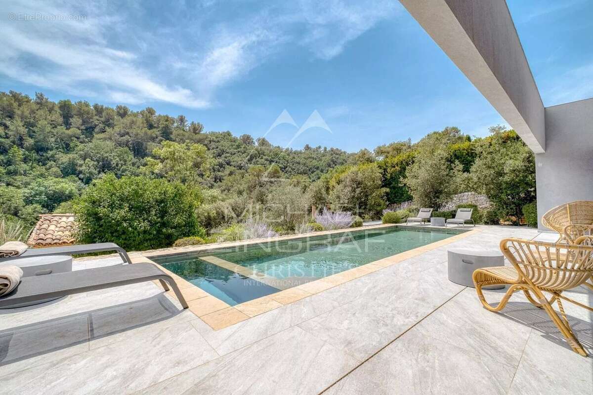 Valbonne - Villa contemporaine au cœur d'un écrin de verdure - photo 2