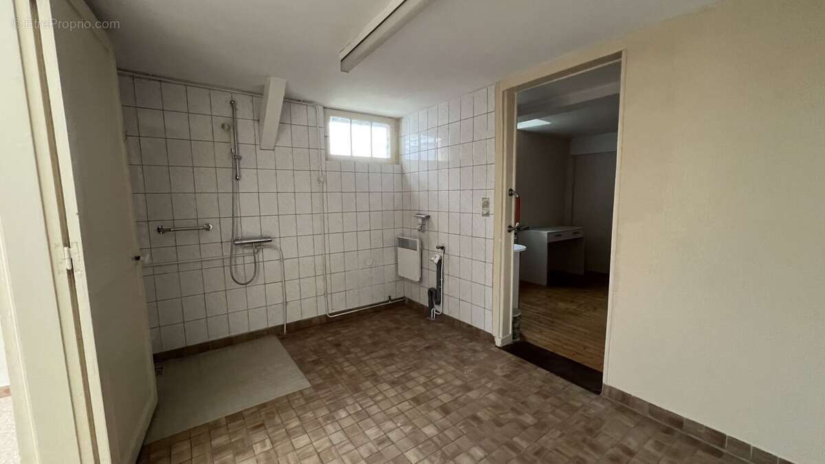 A vendre maison de ville en briques en plein centre ville de EU, 9 pièces, salon avec cheminée, salle à manger, 6 chambres, 2 sa - photo 6