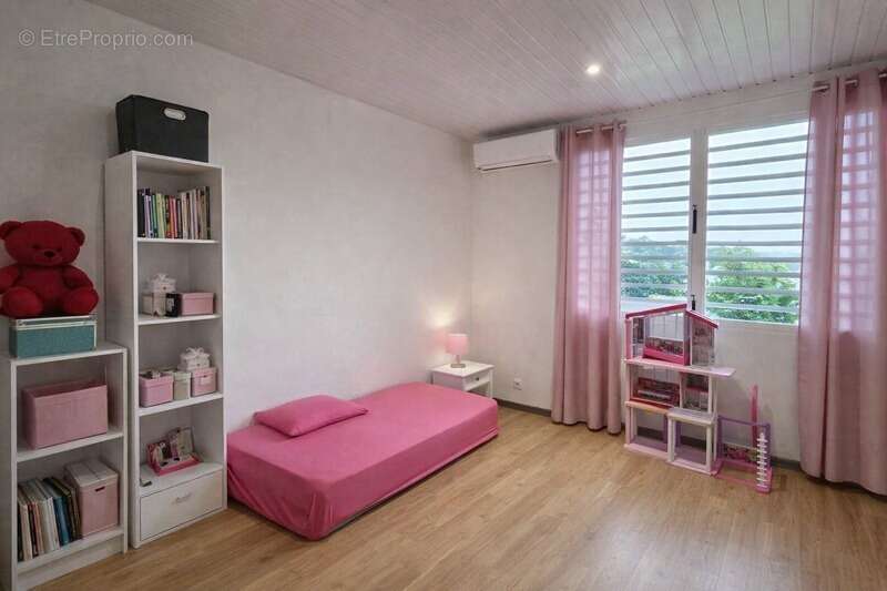 Maison à REMIRE-MONTJOLY