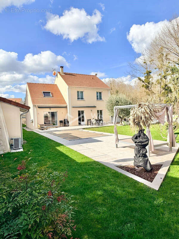 Maison à CLAYE-SOUILLY