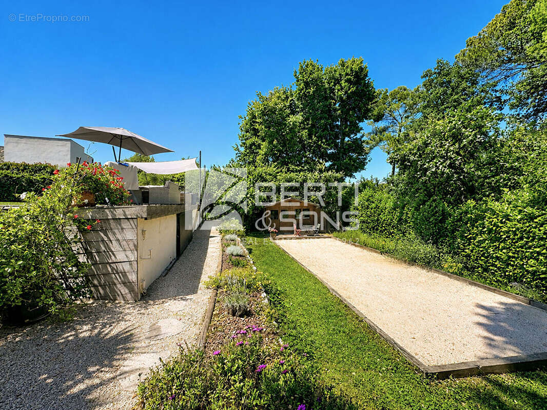 Mougins - villa de charme au coeur d'un domaine prive et securise - photo 10