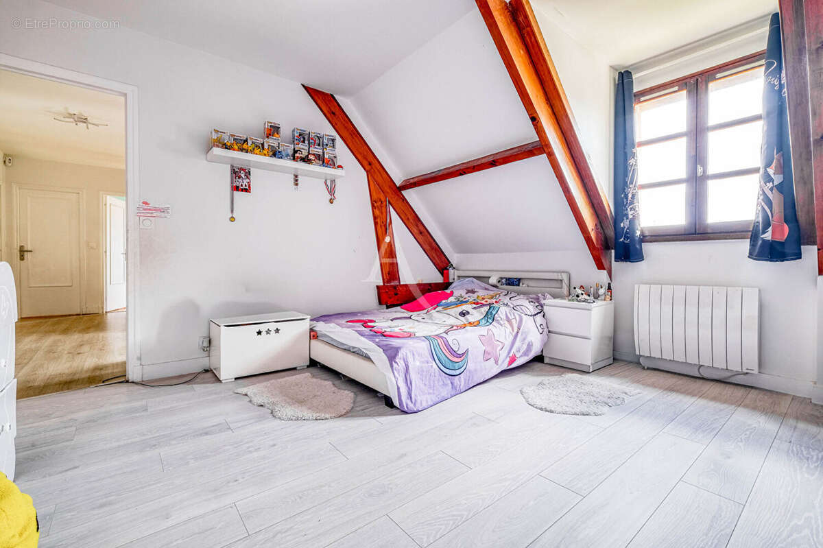 Grande maison familiale rénovée 216 m², 5 chambres, terrain sans vis-à-vis, garage triple - photo 10