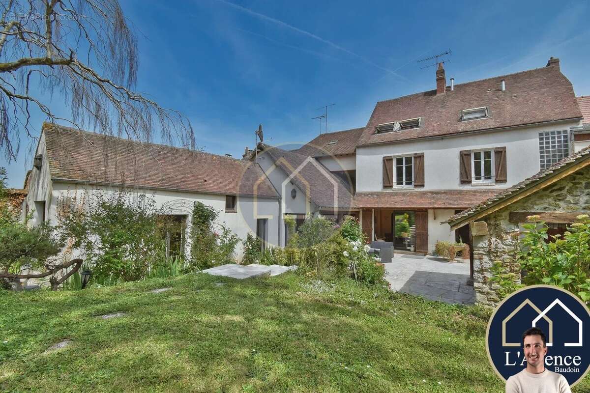 Maison à MONDONVILLE-SAINT-JEAN