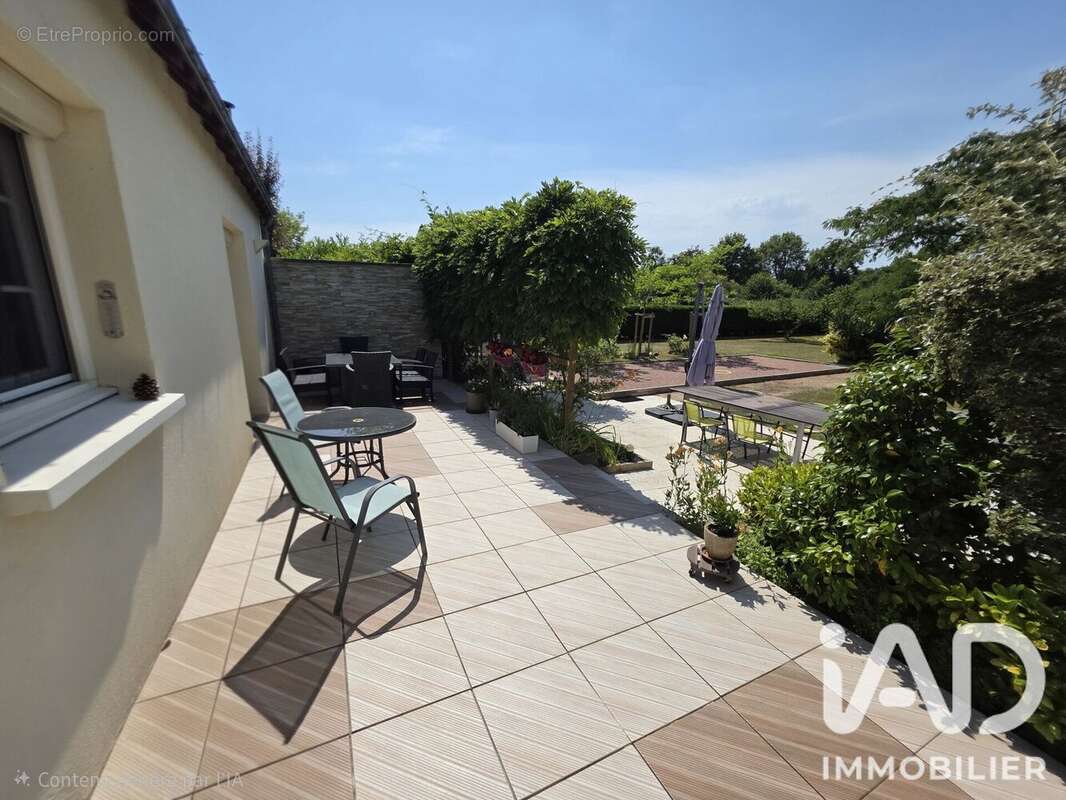 Maison 120 m² à Saint-Etienne-De-Chigny  - photo 8