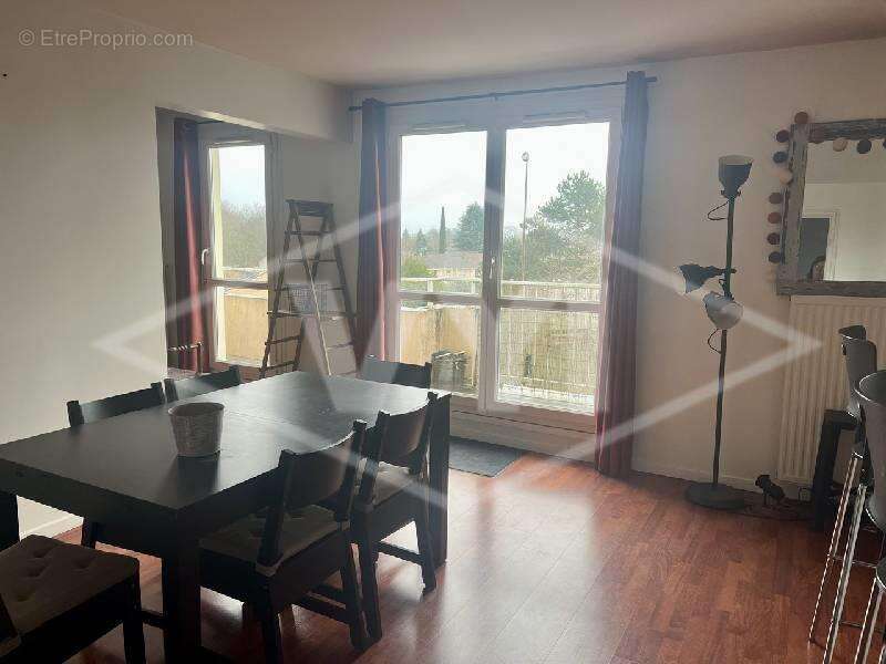 Appartement à COMBS-LA-VILLE