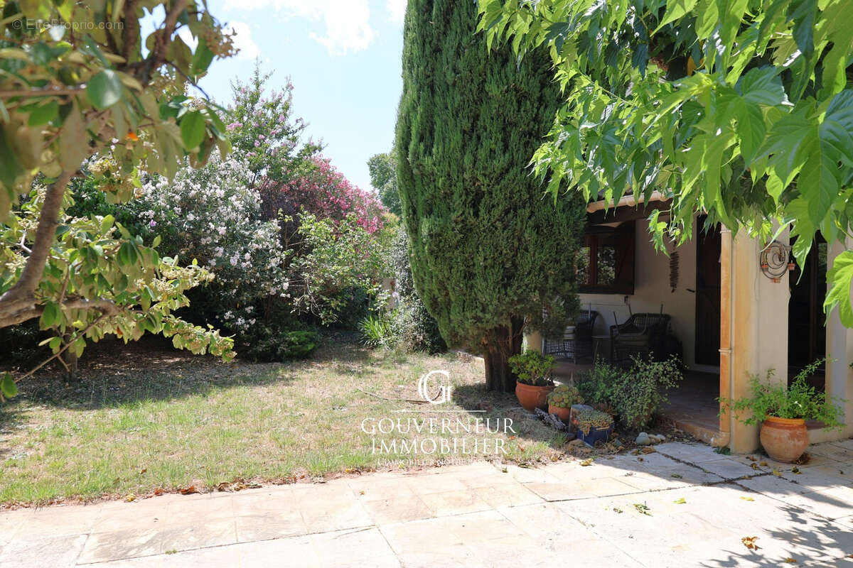 Villa traditionnelle 4 chambres à Saint-Laurent-d’Aigouze - photo 4