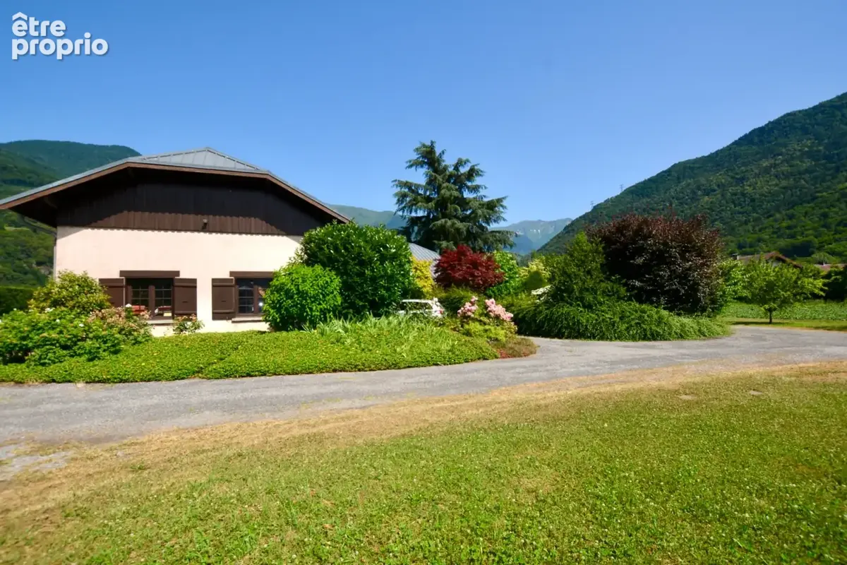 ALBERTVILLE (73) Terrain 8311 m2 - Maison de 189 m2 - Hangars/Garages de 178 m2 - photo 7