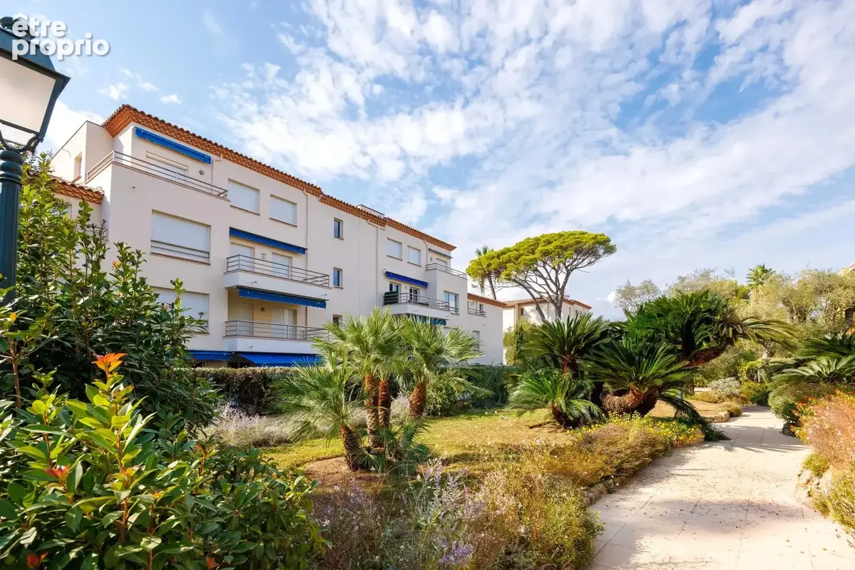 Exclusivité - Début Cap d'Antibes - Beau 3 pièces avec grande terrasse et vue panoramique mer - Piscine - Parc - Garage - Cave - photo 17