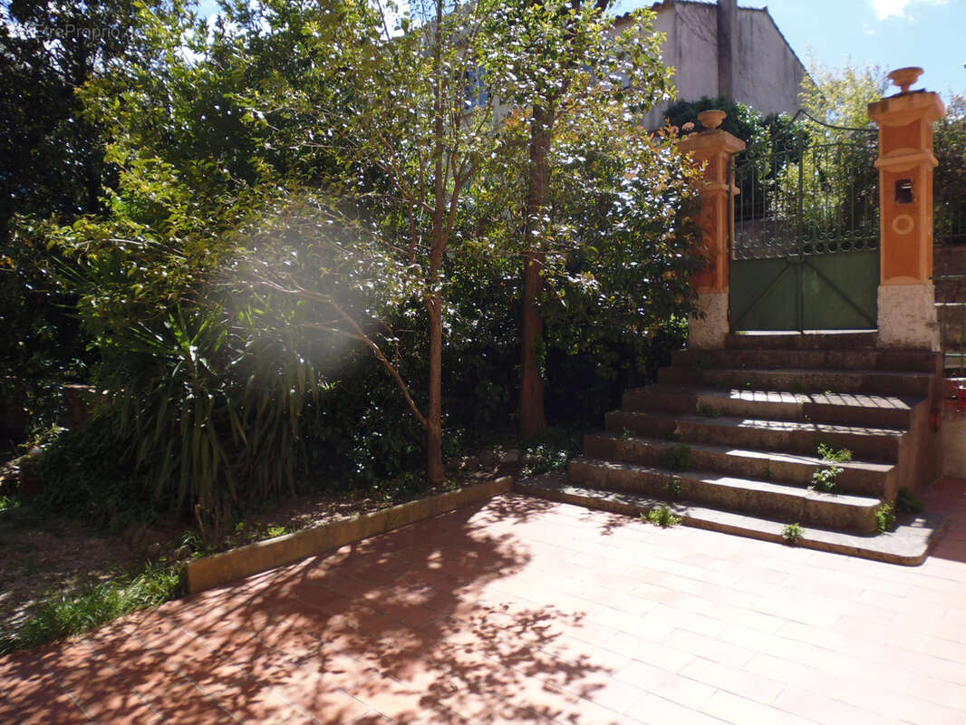 Appartement à SOLLIES-PONT